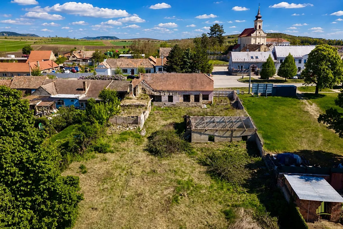Prodej stavebního pozemku 1730 m²